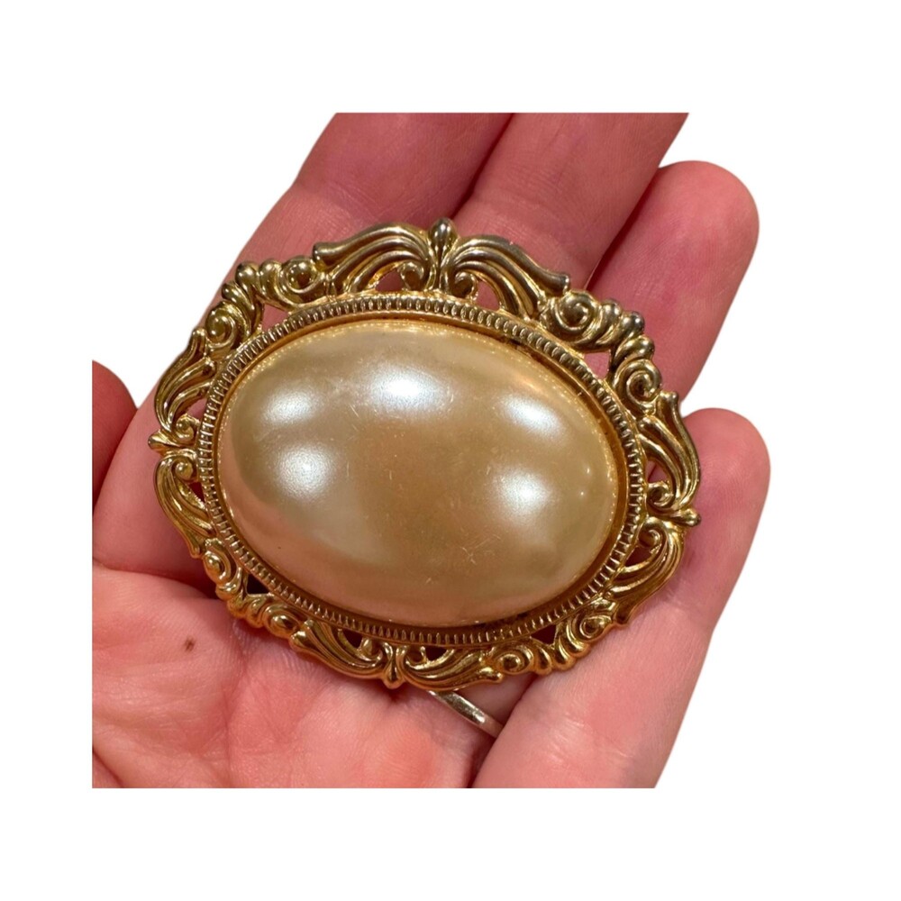 Vintage large pearl pendant Victorian gold tone